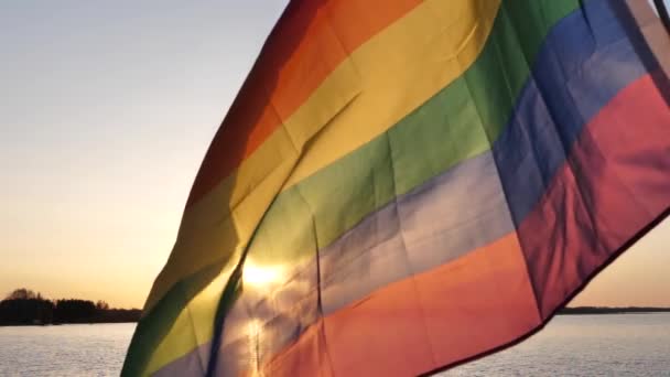 Drapeau Lgbt Sur Fond Coucher Soleil Bord Lac Lgbt Gay — Video