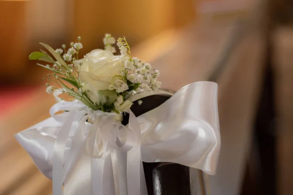 Church Benches Decorated Bouquet Flowers White Ribbon Soft Selective Focus — Stock Photo, Image