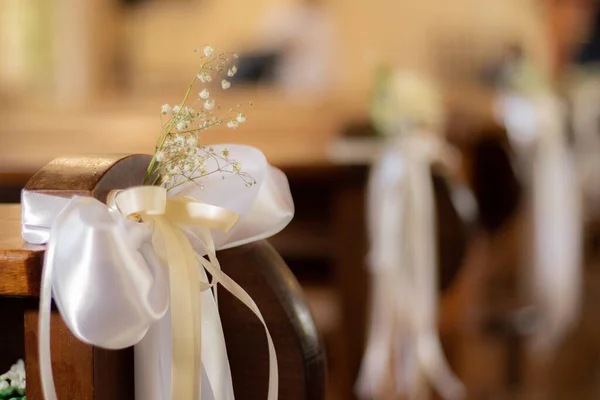 Church Benches Decorated Bouquet Flowers White Ribbon Soft Selective Focus — Stock Photo, Image