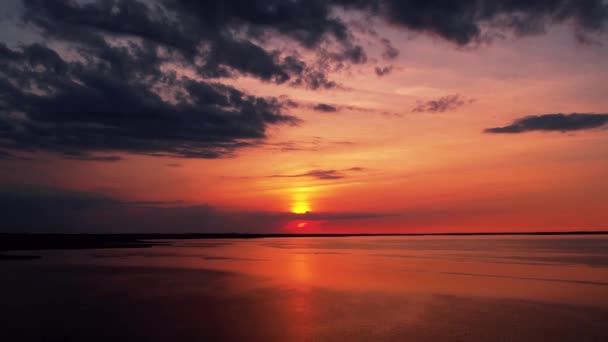 Göl Kenarında Kırmızı Gün Batımı Gün Batımında Sıcak Hava Çölde — Stok video
