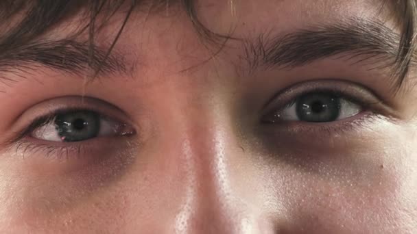 Nsanların Gülen Yüzleri Gözlerini Farklı Yaşlardan Güzel Insanlar Yakın Plan — Stok video