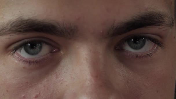 Close Olhos Adolescentes Rosto Menino Abrindo Belos Olhos Beleza Natural — Vídeo de Stock