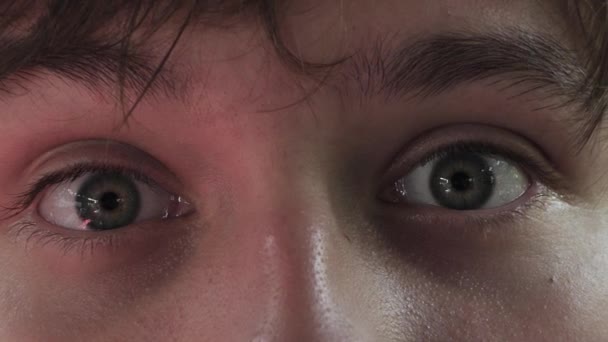 Primer Plano Los Ojos Cara Adolescentes Chico Abriendo Hermosos Ojos — Vídeo de stock