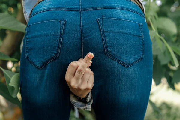 Middle Finger Bottom Jeans Girl Jeans Tight Ass Shows Middle — стокове фото