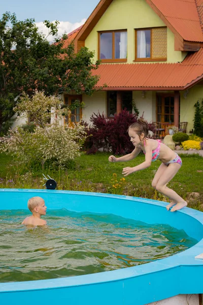 Kinder Schwimmen Allein Pool Kinder Pool Sicherheit Der Kinder Der — Stockfoto