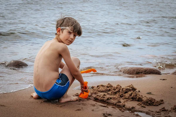 Ein Junge Spielte Mit Sand Meeresufer Ein Kind Spielte Mit — Stockfoto