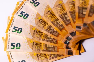 50 Euro 'luk banknot. Avro parası makro yakın plan. Avrupa Birliği 'nin 50 avro değerindeki nakit parasıyla ilgili ayrı haberler. Finansal özgürlük kavramı için tasarruf.