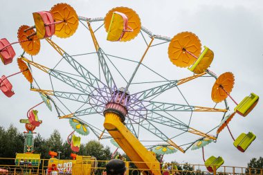 Döndürme çemberi olan bir çekim. Yatay olarak 360 dereceye dön.