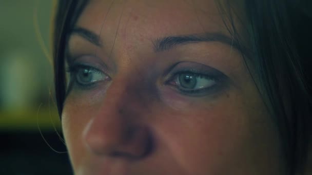 Mulher Com Olhos Surpresos Surpresa Pode Ser Vista Nos Olhos — Vídeo de Stock