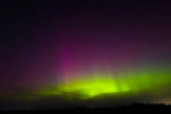 Letonya Gökyüzü Sonbaharda Yeşil Aurora Gece Vakti Aurora Sının Sakin — Stok fotoğraf
