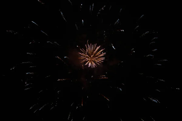 Újévi Tűzijáték Égen Tűzijáték Sötét Égen — Stock Fotó