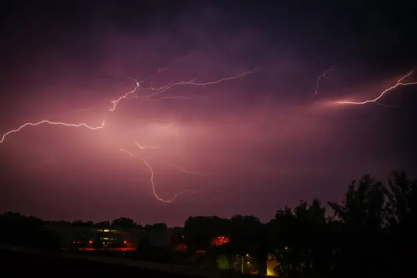 Elektrizität Tanzt Durch Den Dramatischen Gewitterhimmel Dramatische Stürmische Nacht Mit — Stockfoto