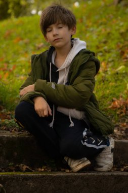 Çocukluğun Neşeli Tecrübesi. Çocuklukları boyunca bir adamdan neşeli bir çocuk.. 