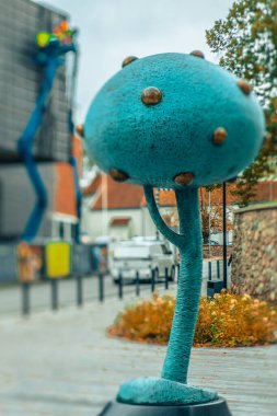 Sonbaharda Valmiera Tiyatrosu yeniden inşa edilecek. Valmiera Tiyatrosu 'yla altın elma ağacı