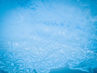 Donmuş Azure buz desenli Boş Kış Gökyüzü. Vintage Duvar Kağıdında Renkli Grunge deseni olan soyut tasarım. Buz mavisi desenleri ve kristal dokularıyla kışın gökyüzü.
