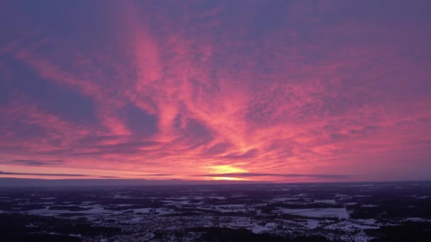 Volare Attraverso Small Town Paradiso Cielo Inverno Snow Cold Sunset — Video Stock