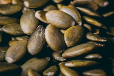 Büyük bir yığın içinde Hulk kabak tohumları. Balkabağı tohumları