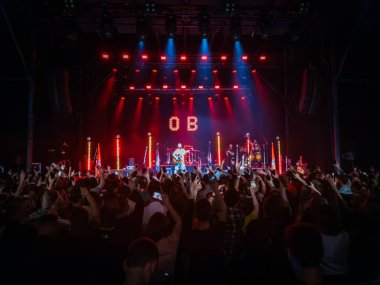 Modern şarkıcıların sahne ışıkları eğlence gösterisi için sahne ışıkları. 