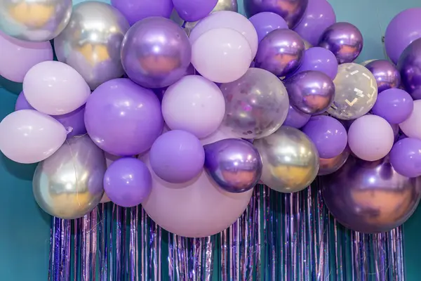 Balonlarla süslenmiş fotoğraf köşesi..