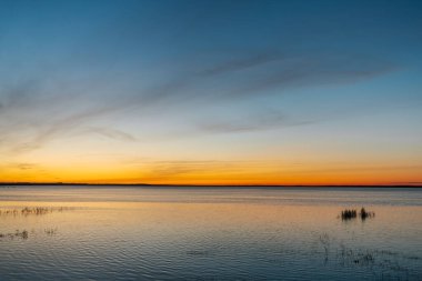 Gölde güzel bir gün batımı yansıdı.