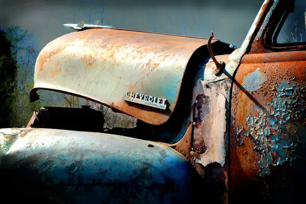 ブルーペイントの古い車 — ストック写真