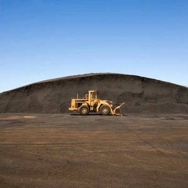 Bulldozer Montículo Tierra — Foto de Stock