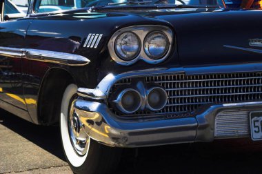 50 'lerin Chevy Impala' sı motor fuarında 