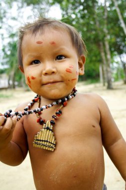 Tatlı Amazon Hintli Çocuk, Açık Hava Portresi