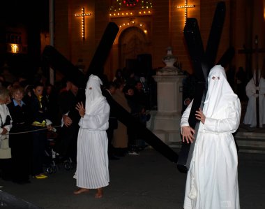 VALLETTA, MALTA - 30 Nisan 2018 'de Malta, Malta' da düzenlenen Kutsal Cuma geçit töreninde İncil 'deki tutku sahnelendi. Malta 'da Paskalya. Malta' da geleneksel Paskalya alayı.