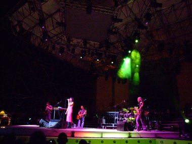 Ünlü Maltalı şarkıcı Ira Losco