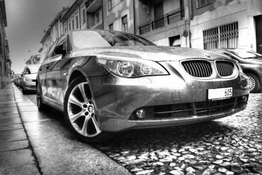 BMW 5 serisi. siyah ve beyaz resim