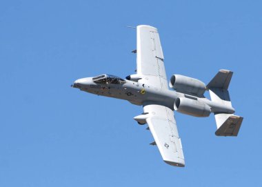 A-10 Yıldırım uçağı gökyüzünde