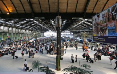 Paris-Gare-de-Lyon, Fransa 'nın başkenti Paris' teki yedi büyük tren istasyonundan biridir.