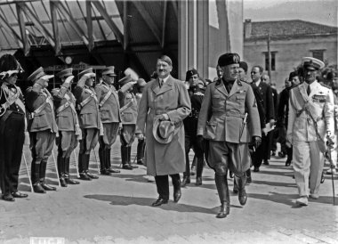 Hitler ve Mussolini, siyah beyaz fotoğraf 