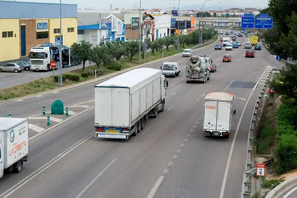 Camiones Por Carretera Ciudad — Foto de Stock