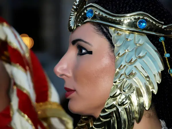 Cleopatra Woman Wearing Ancient Clothes — Stock Photo, Image