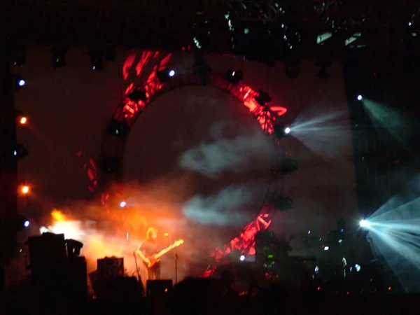 Pink Floydin Konsertti Australiassa Savu Valaistusnäytös — kuvapankkivalokuva