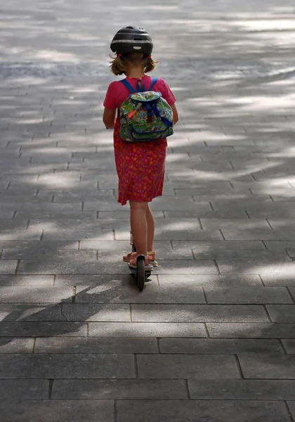 Girl Her Way School — Foto Stock