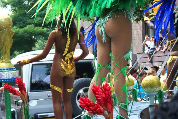 Artistas Trajes Brillantes Carnaval — Foto de Stock