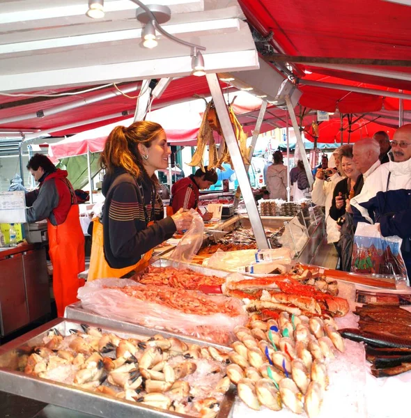 People Fishmarket Daytime — Stockfoto