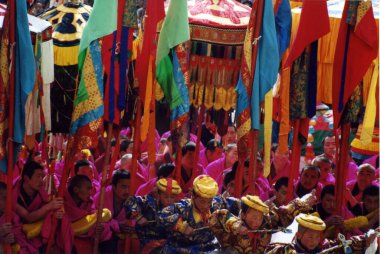 Geleneksel Tibet Festivali manzarası