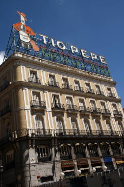 Iconic Tio Pepe işareti, Puerta del Sol, Madrid, İspanya