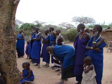 Masai Köyünde Afrikalı kadınlar