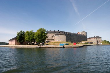 İsveç 'te deniz kıyısındaki Vaxholm Kalesi
