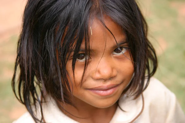 Любопытная Маленькая Африканская Девочка — стоковое фото