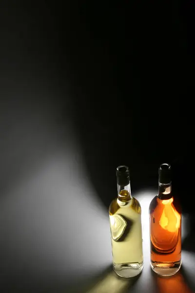 Бутылки Вина Черном Фоне — стоковое фото