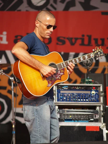 Band Guitarist Plays Guitar Concert Alex Britti — Stock Photo, Image