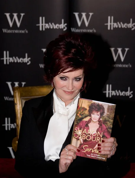 Sharon Osbourne Podpisuje Kopie Autobiografii Survivor Story Next Chapter Księgarni — Zdjęcie stockowe