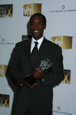 Aktör Don Cheadle, 13. YILLIK KRİTİK 'DE 7 Ocak 2008' de Santa Monica, Kaliforniya 'da bulunan Santa Monica Civic Auditorium' da