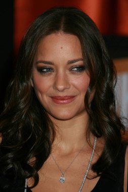 Marion Cotillard ünlü aktris. 